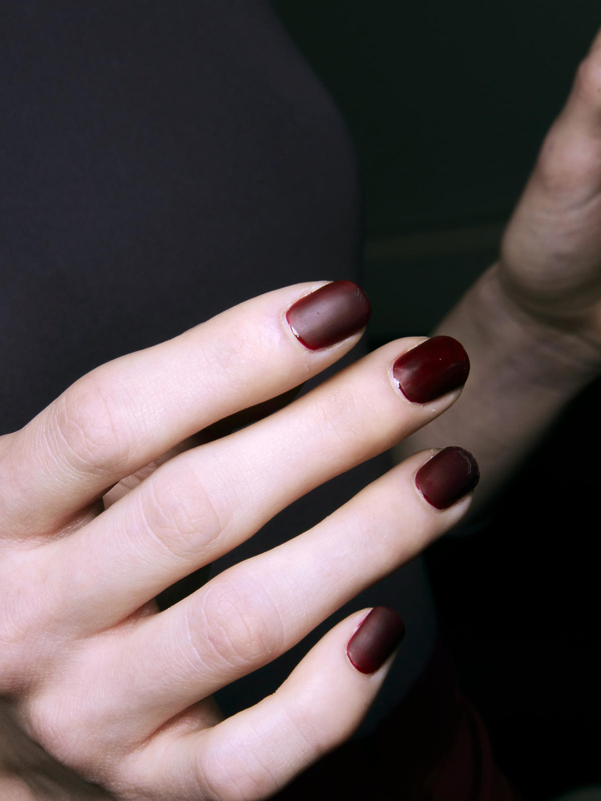 Manicure na jesień 2014, bordowe matowe paznokcie Tagliapietra