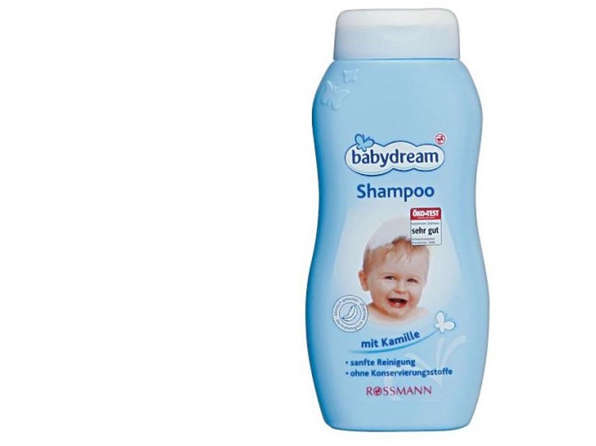 Umycie włosów dziecięcym szamponem