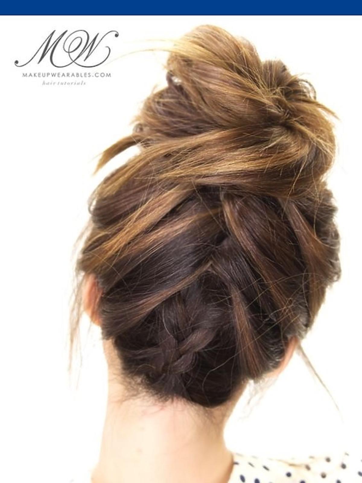 Tuxedo braid bun, czyli kok z dobieranego warkocza