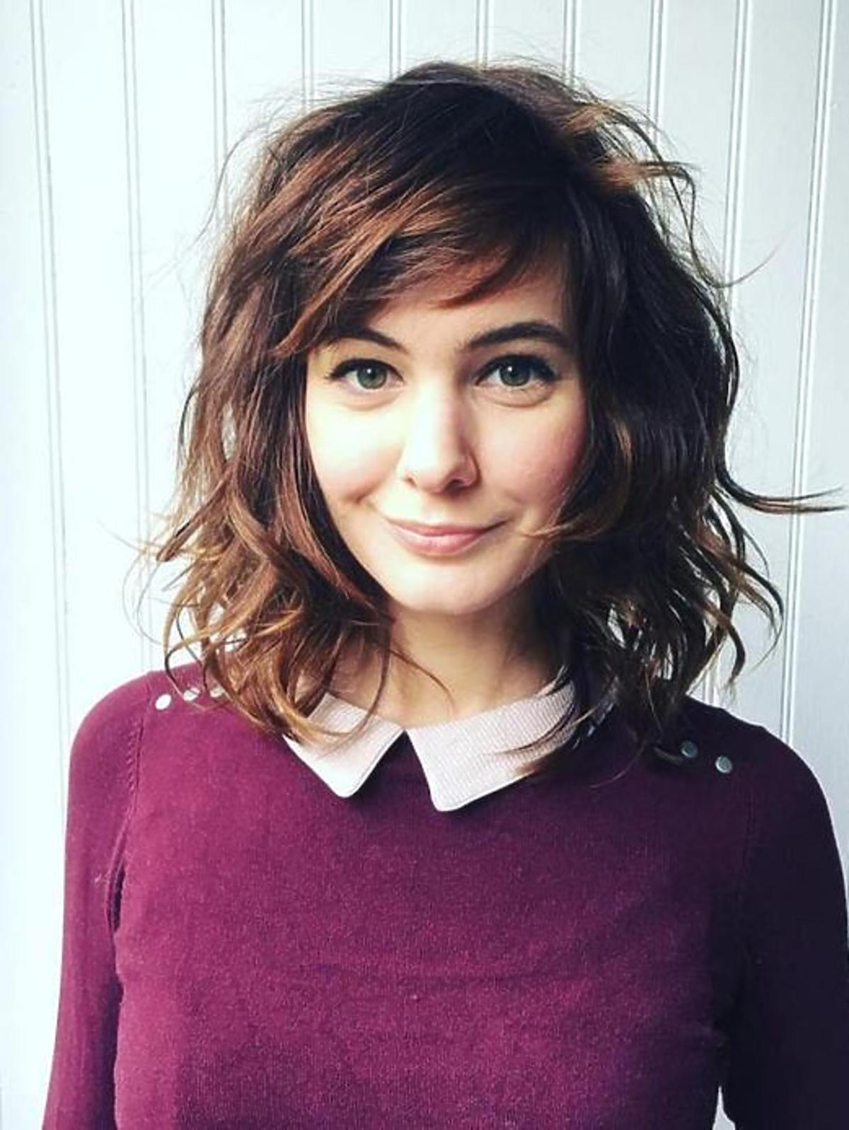 Frzyura shaggy hair z grzywką na boku