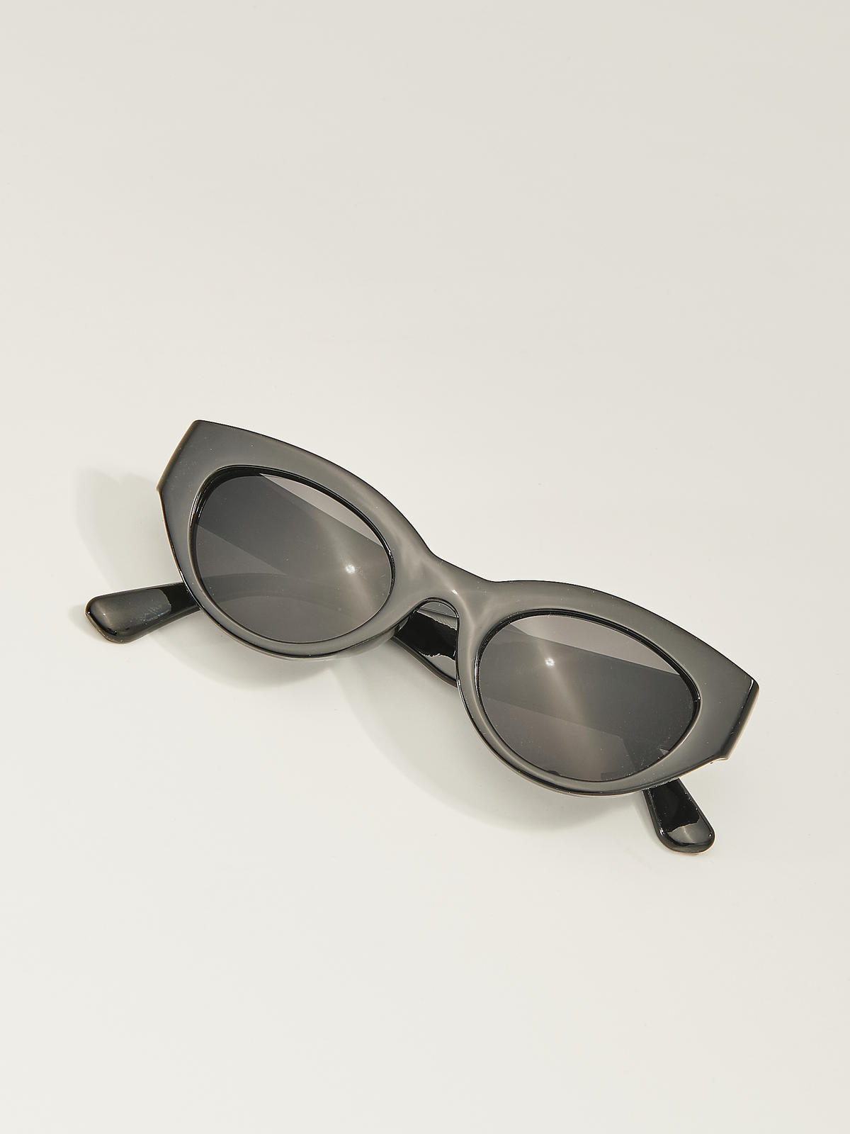 Okulary przeciwsłoneczne - Mohito - 14,99 zł (było 39,99 zł)