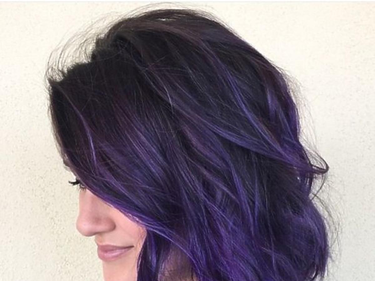 Włosy w kolorze indigo