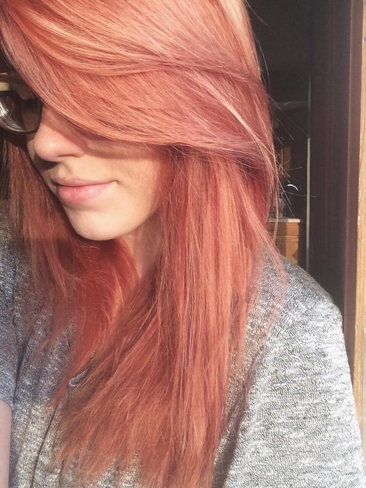 Nowy trend - włosy w kolorze „rose gold”