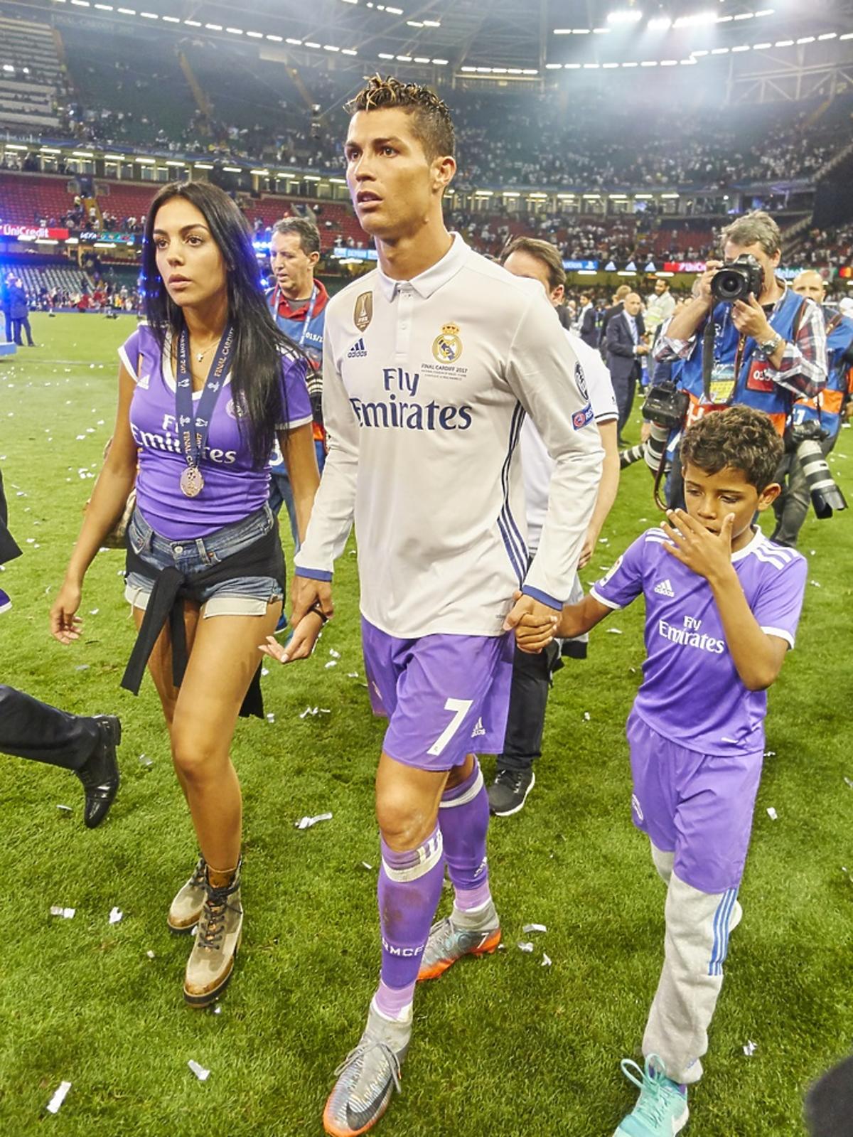 Cristiano Ronaldo z synem Cristiano Juniorem i partnerką Georginą Rodriquez