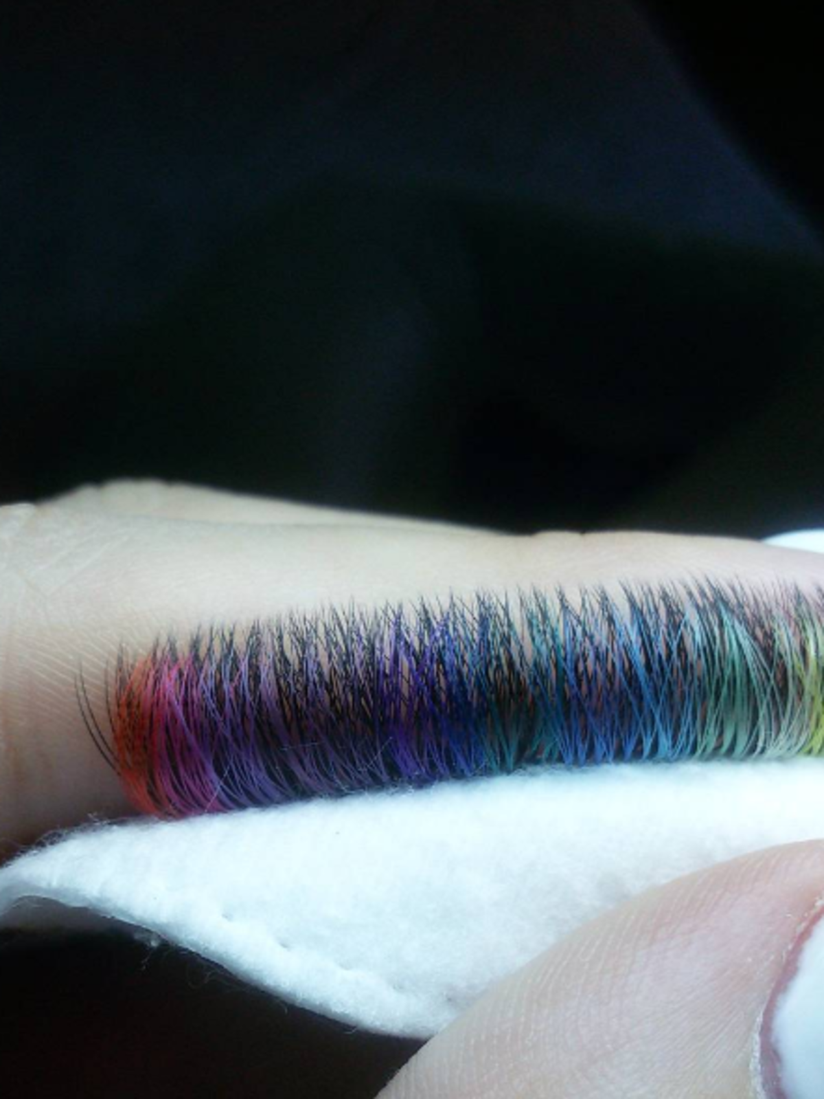 Najnowszy trend w makijażu- kolorowe rzęsy