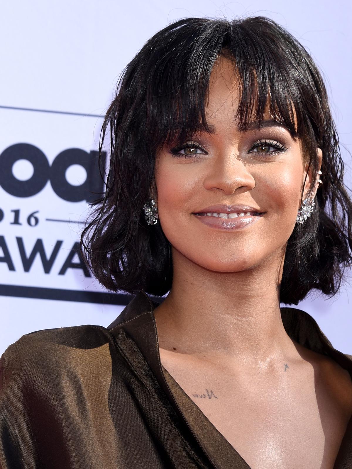 Rihanna z grzywką