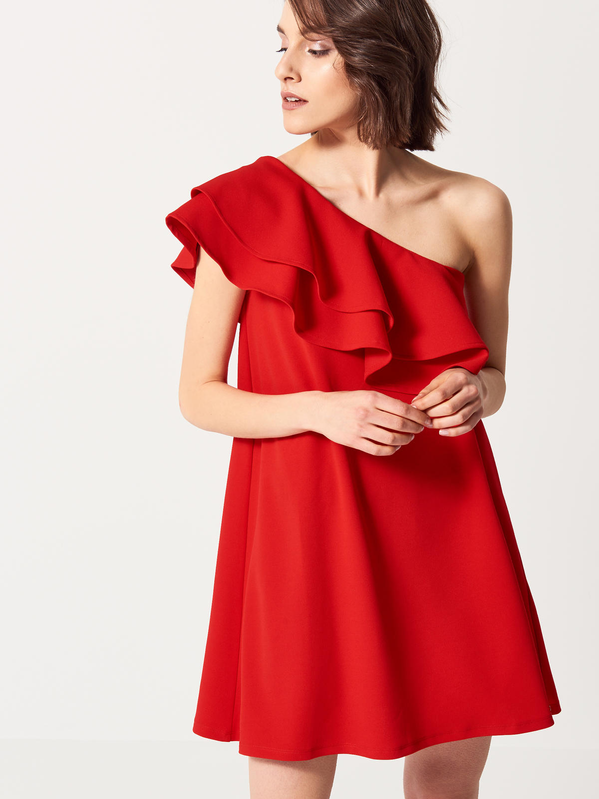 Czerwona sukienka na jedno ramię - Mohito