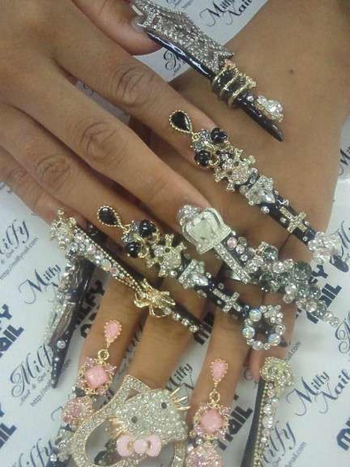 Biżuteryjne paznokcie