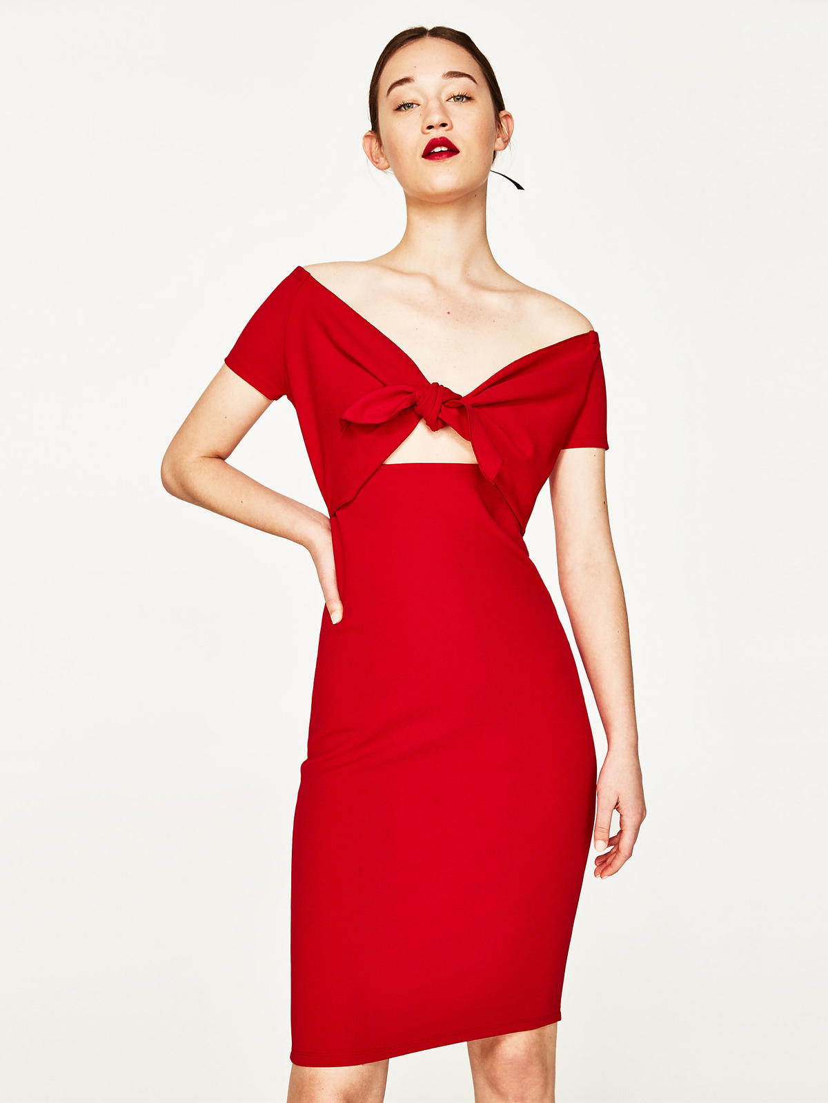 Czerwona sukienka z wiązaniem  - 89 zł