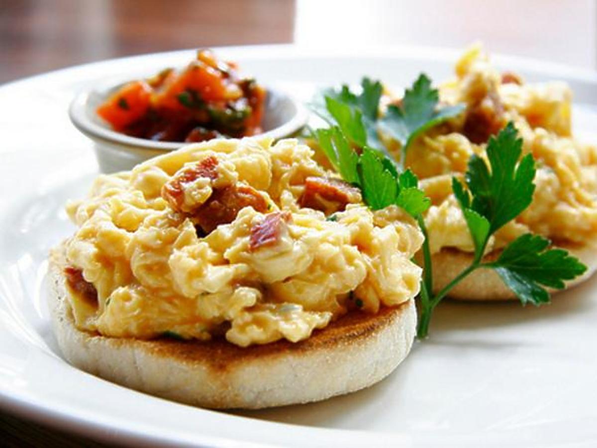 Jajecznica na kanapce dla dzieci - pyszne sniadanie