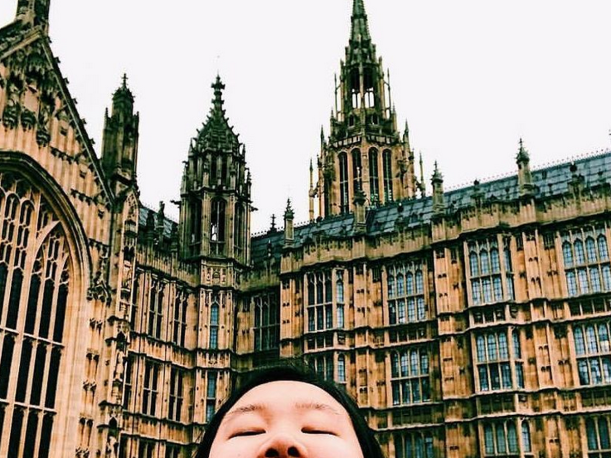 Chinning - nowe oblicze selfie, które podbija Instagram