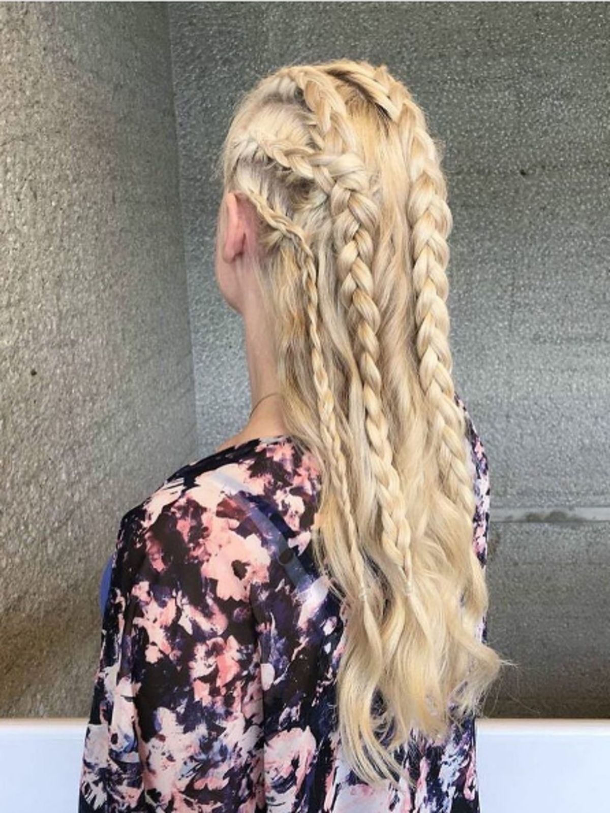 Włosy w stylu Khaleesi z serialu 
