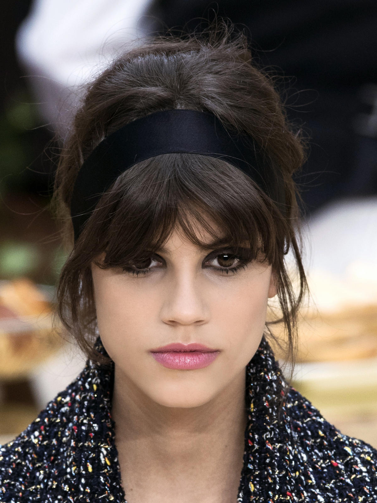Grzywka z retro opaską Chanel, jesień 2015