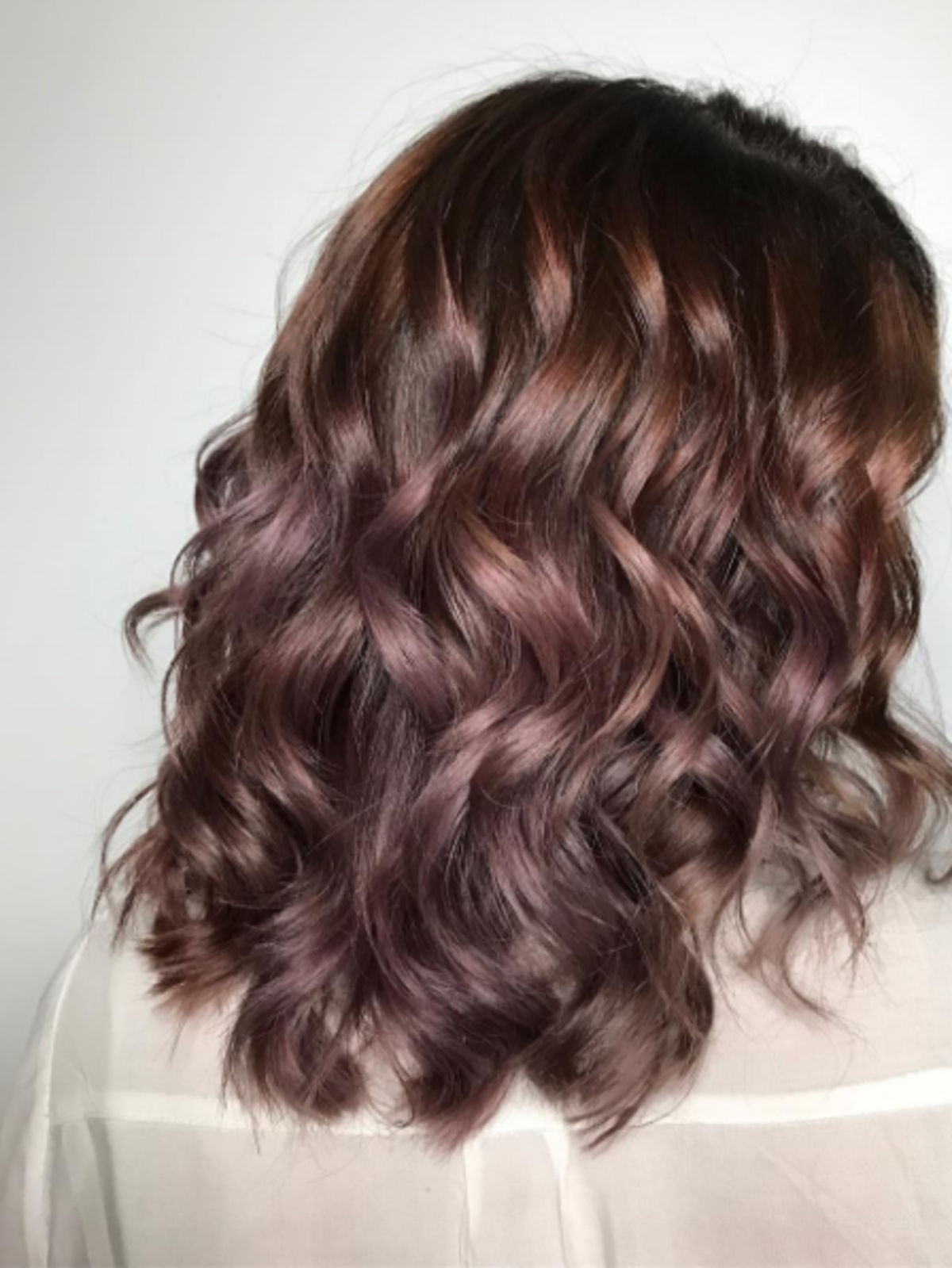 Włosy w kolorze chocolate mauve