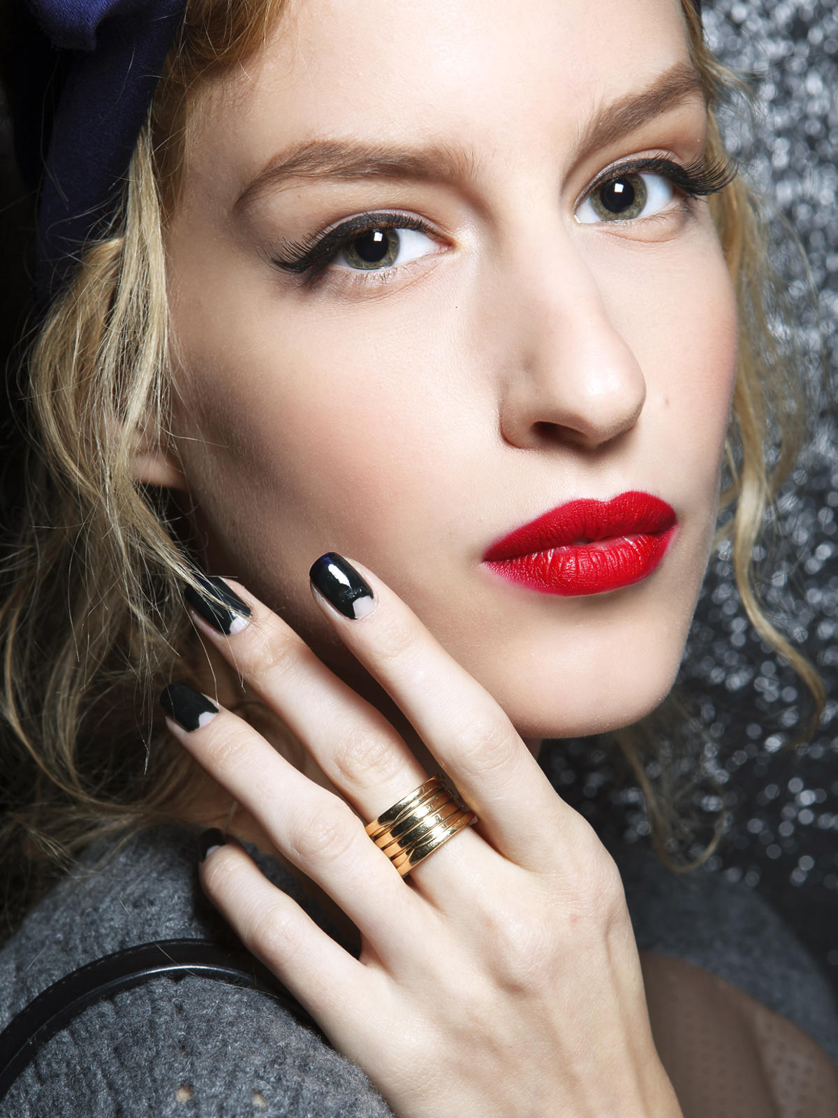 Manicure z czarnym lakierem Mabille - manicure na wiosnę 2014