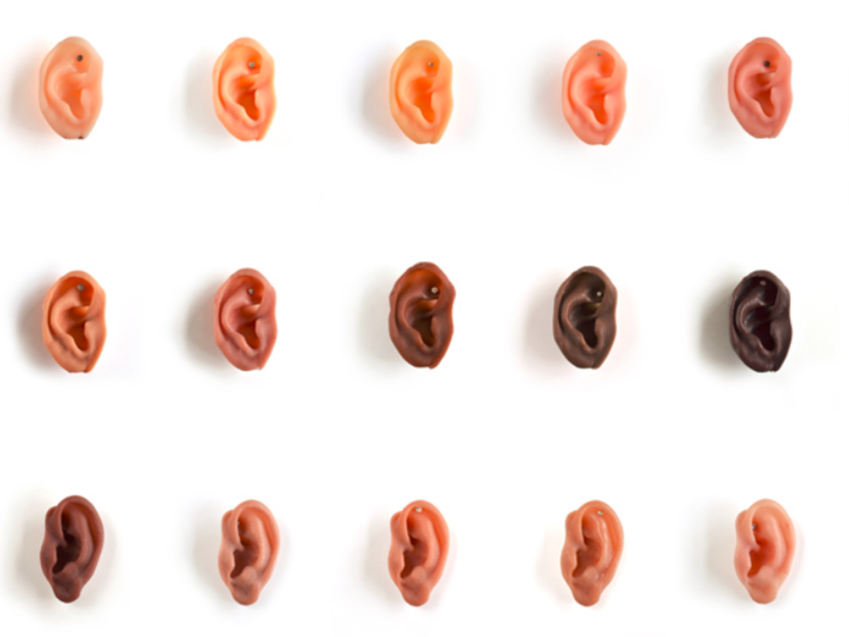 Kolczyki w kształcie uszu autorstwa Nadjii Buttendorf