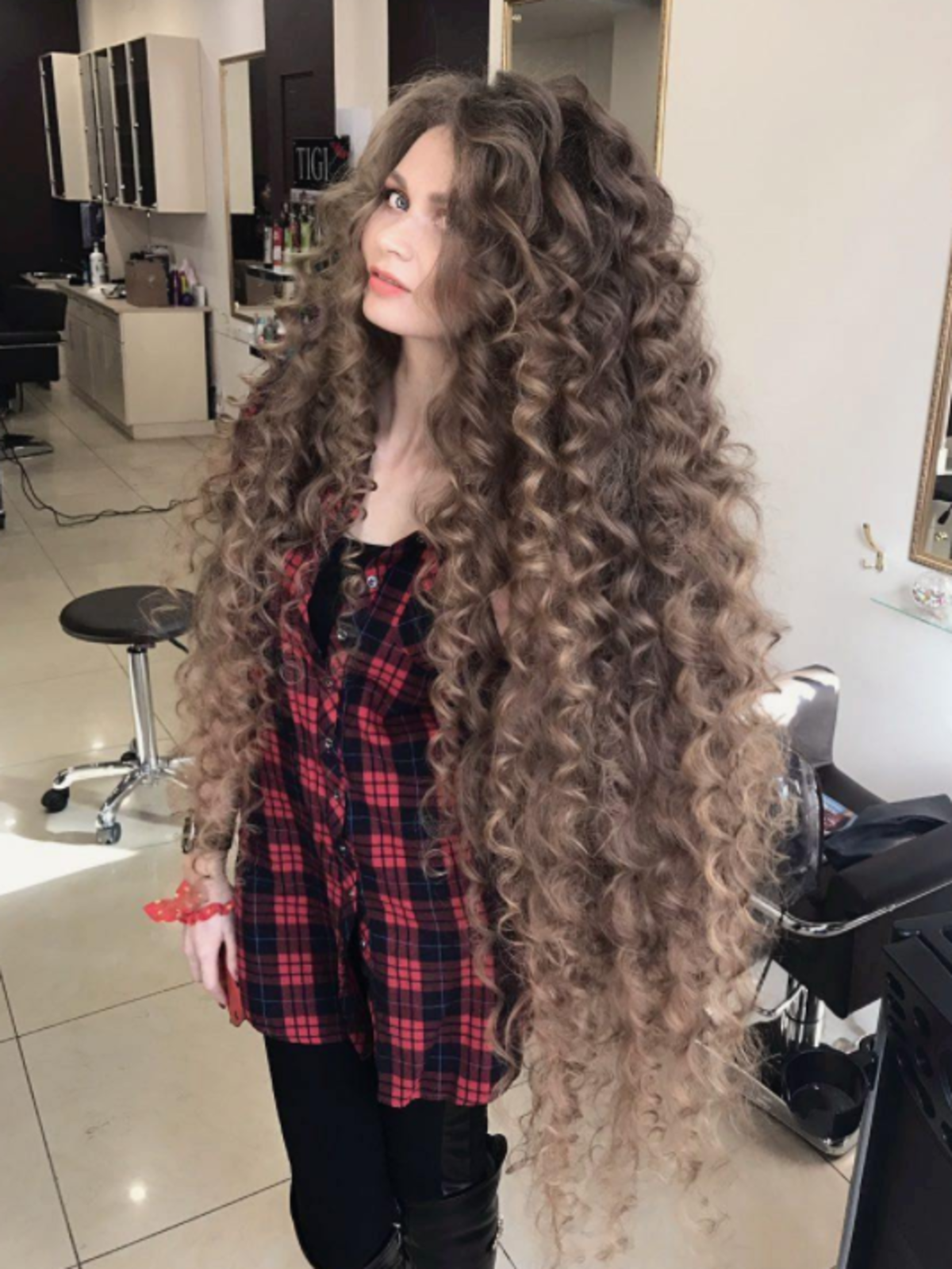Rosyjska Roszpunka - ta dziewczyna od 14 lat nie obcina włosów