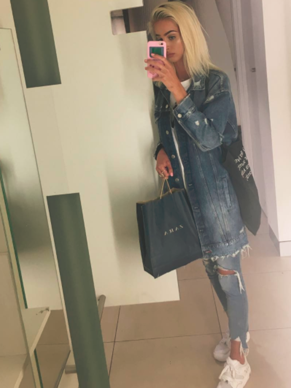 Luna Selini - stylowa żywa Barbie, która unika różu