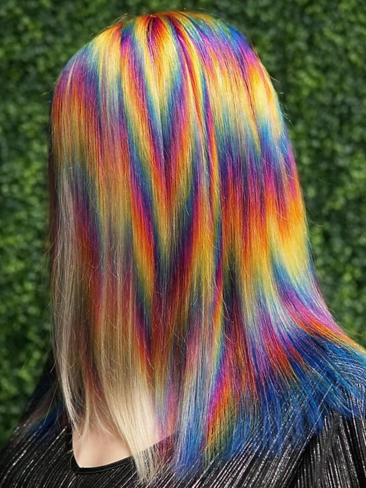 Szalona koloryzacja tie-dye