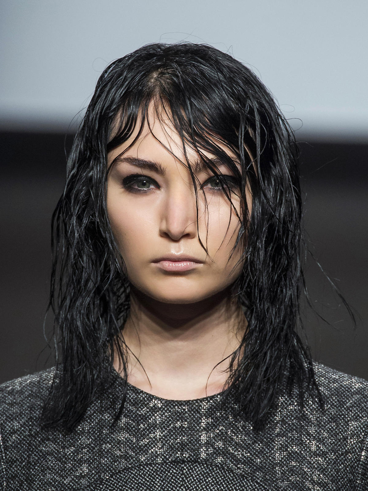 Półdługie włosy Grinko - trendy we fryzurach na jesień 2015