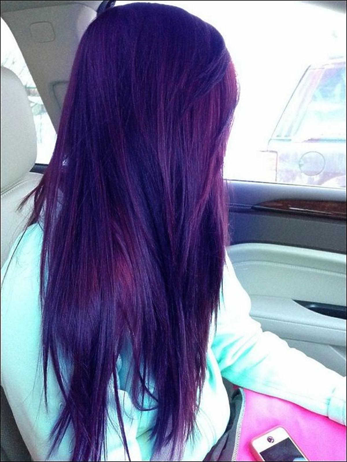 Włosy w kolorze indigo