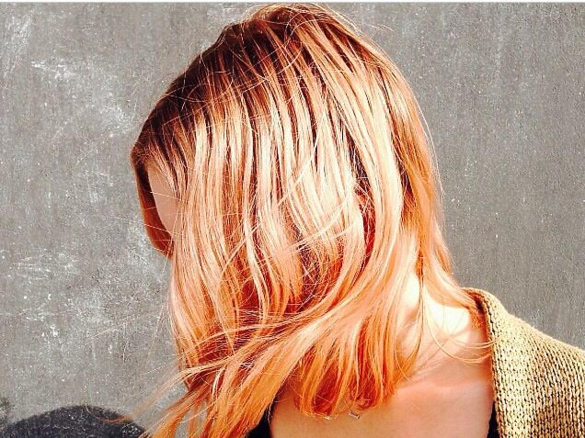 Nowy trend - włosy w kolorze „rose gold”