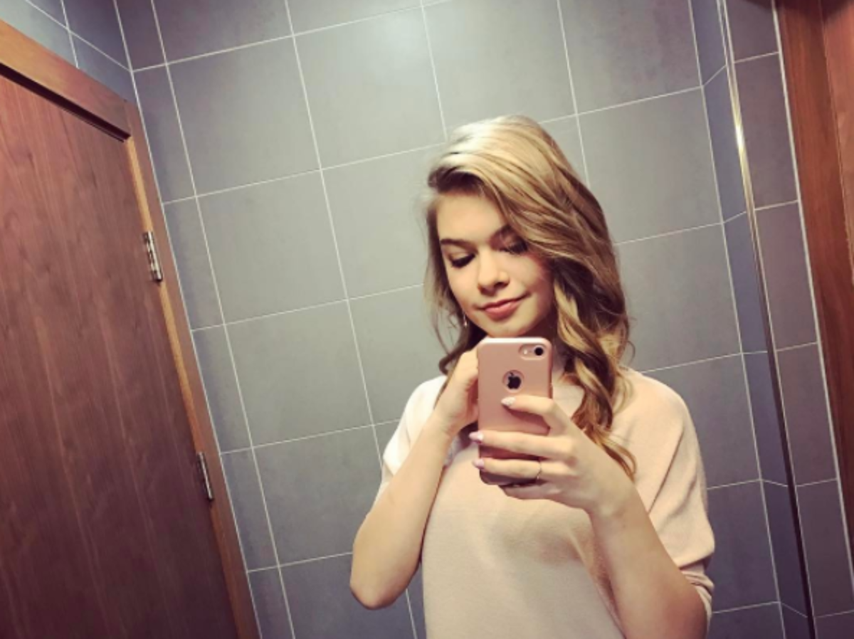 Julia Wróblewska przed zmianą koloru włosów