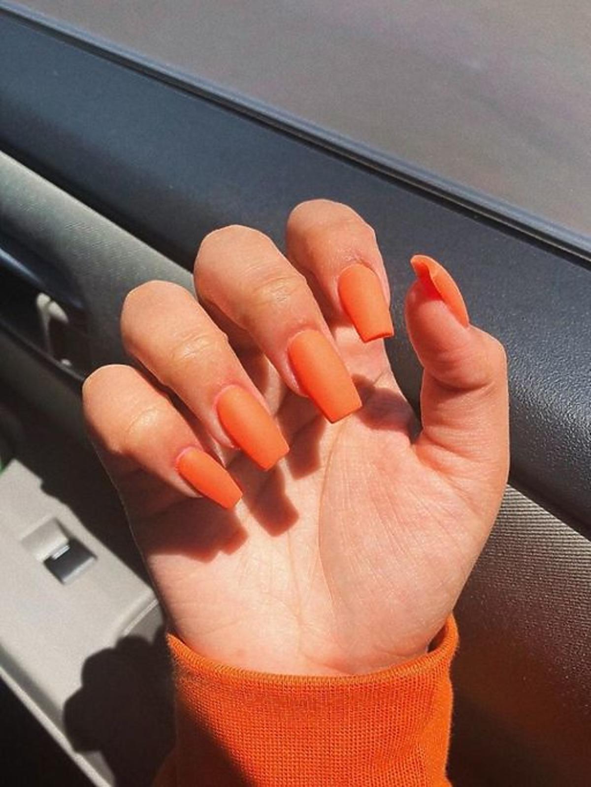Pomarańczowy manicure - inspiracje