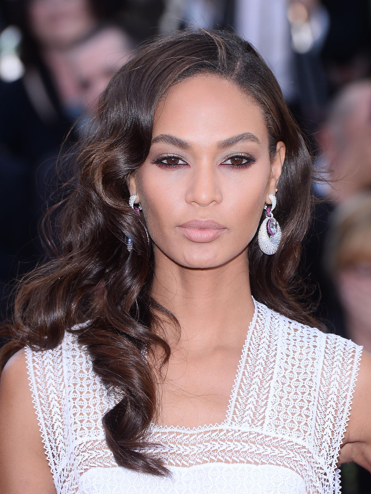 Grube loki w stylu Joan Smalls