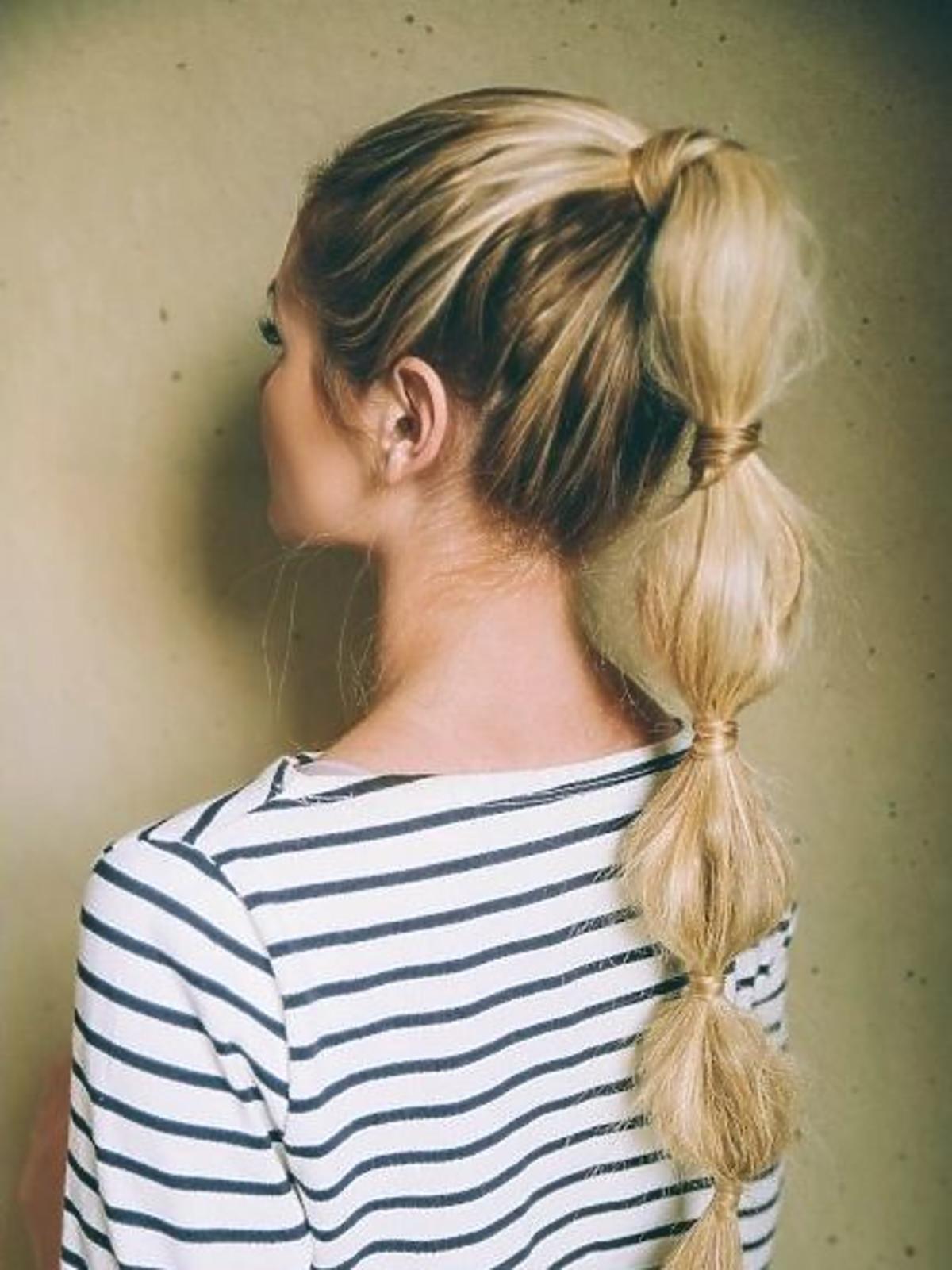 Fryzura z kucykiem bubble ponytail