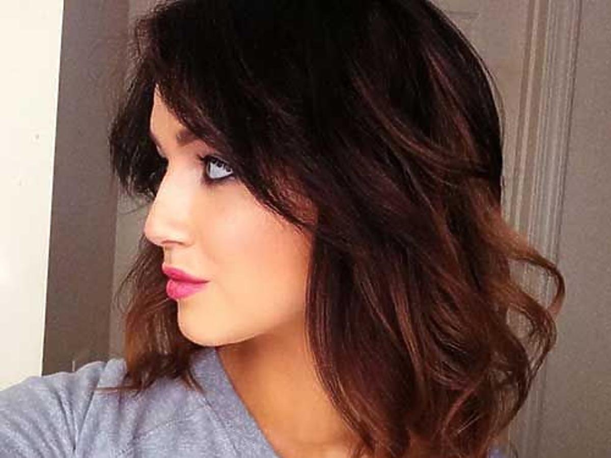 Naturalnie pofalowany long bob