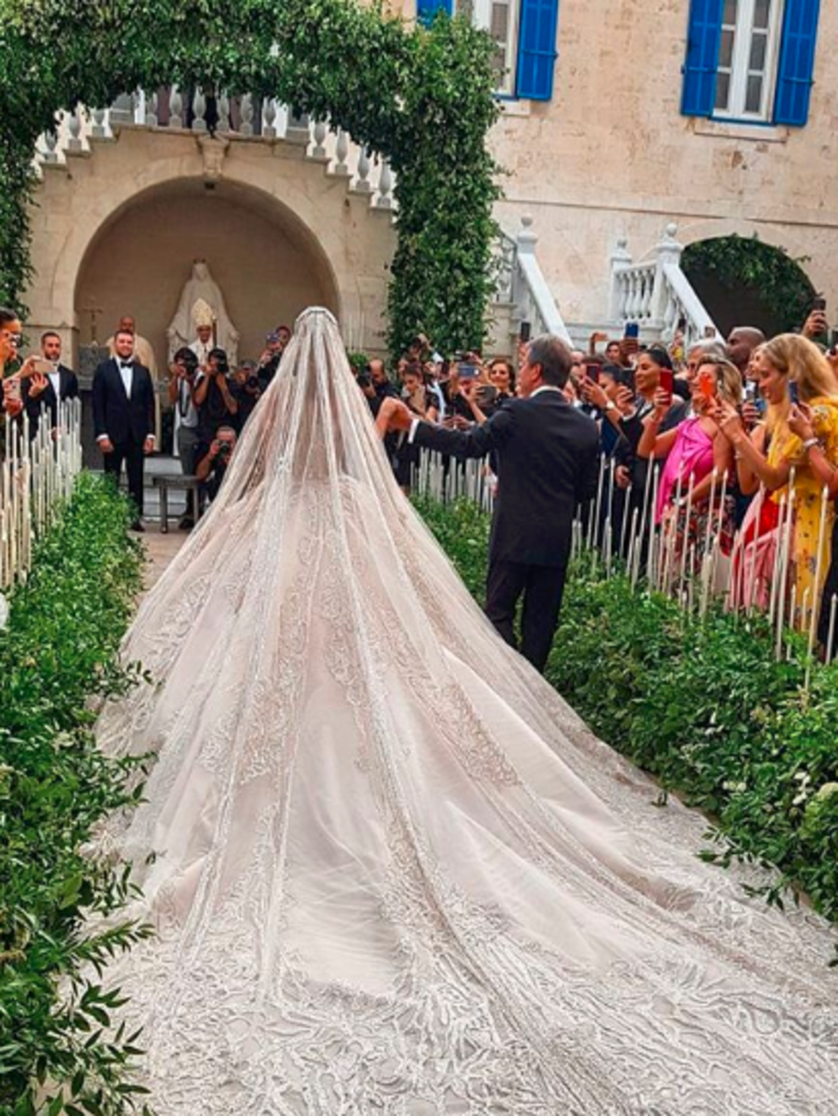 Pierwsza suknia ślubna Christiny Mourad