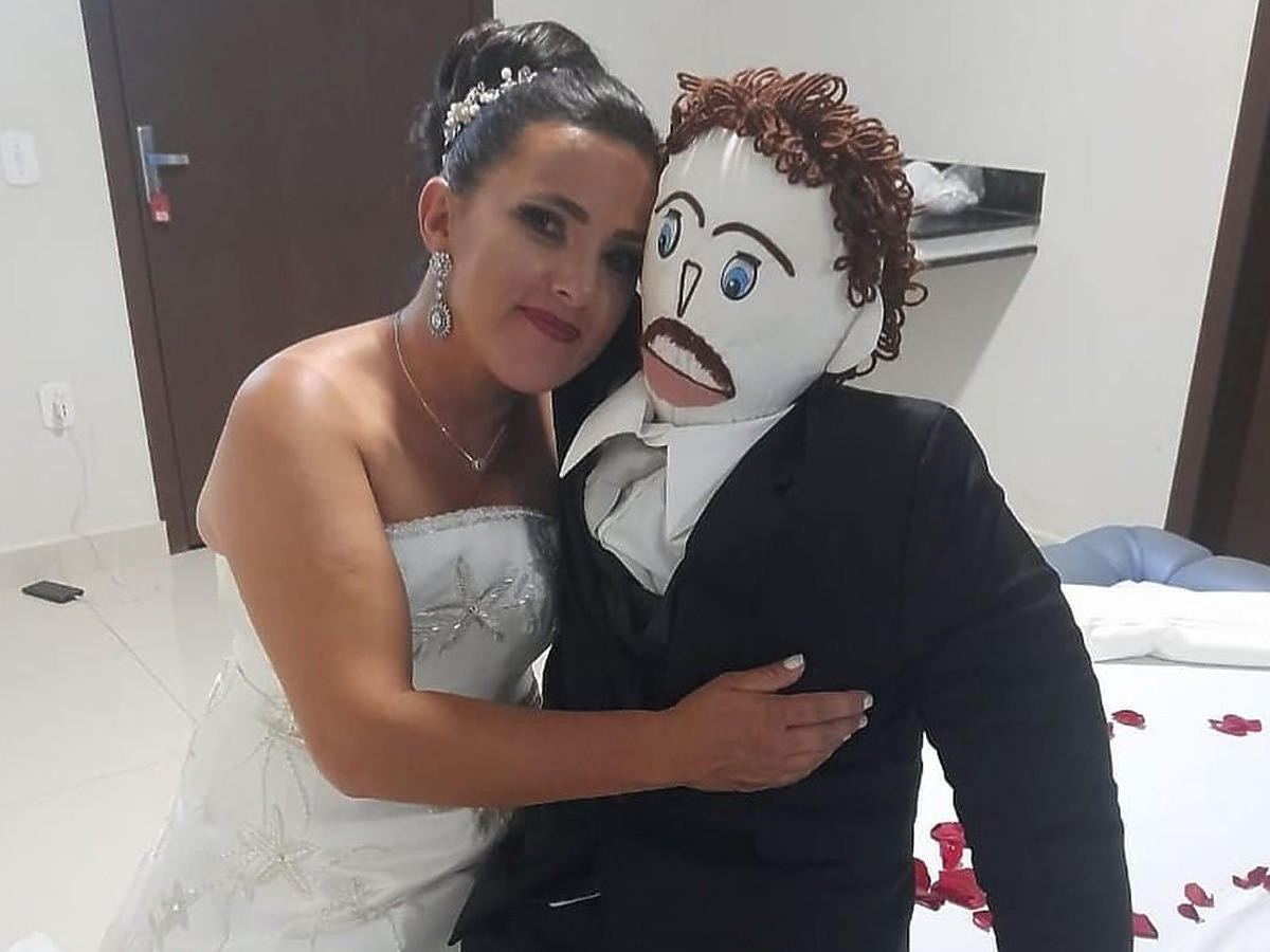 37-latka z Brazylii poślubiła kukłę