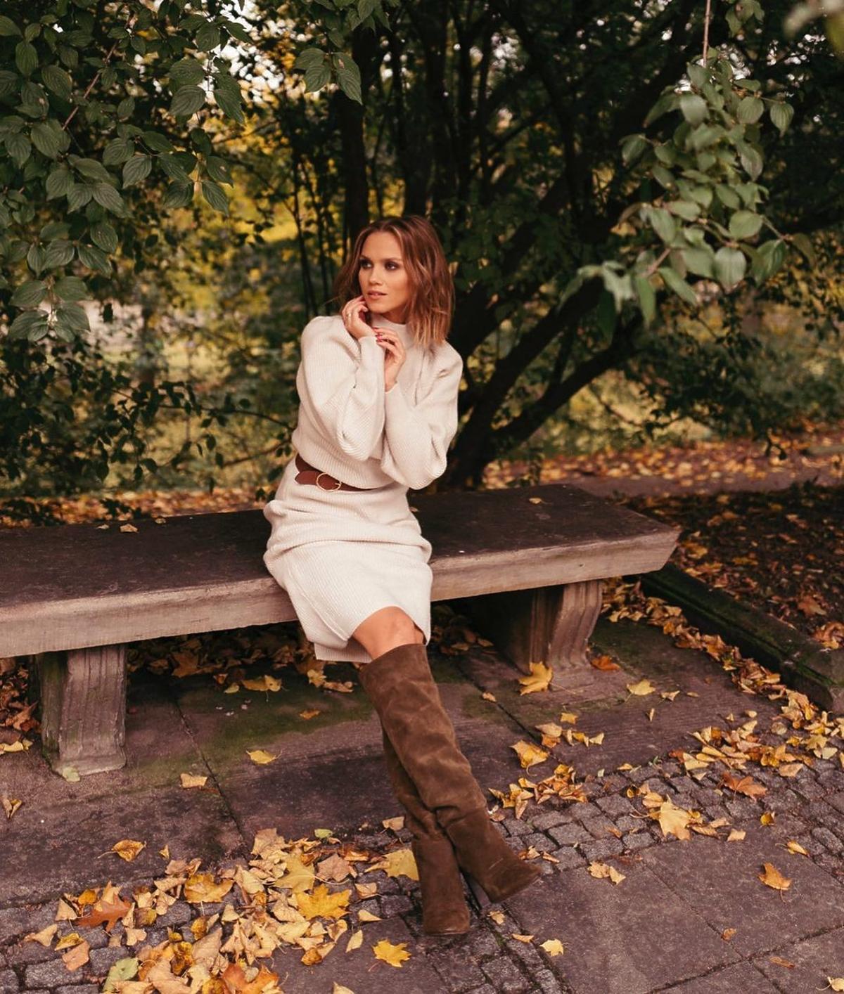 Agnieszka Kaczorowska w sukience z H&M, idealnej na  jesienno-zimowy sezon