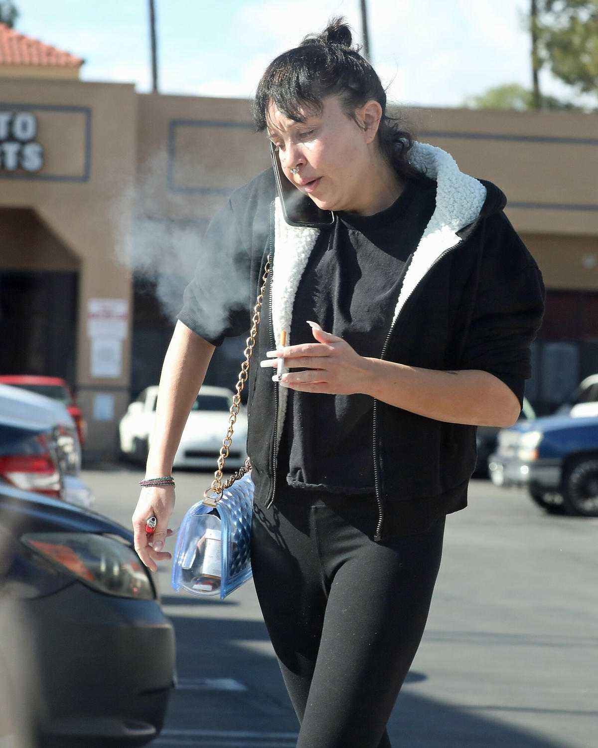 Amanda Bynes z papierosem