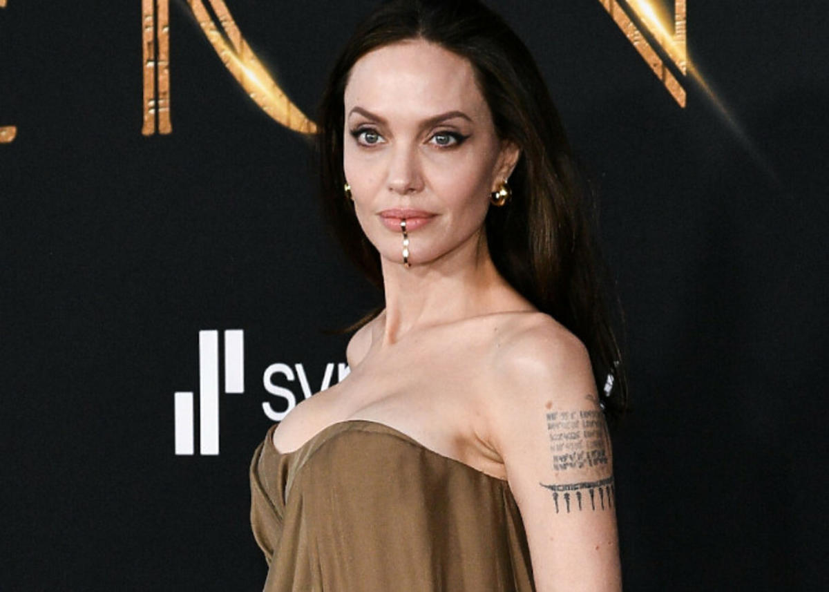 Angelina Jolie - tatuaż
