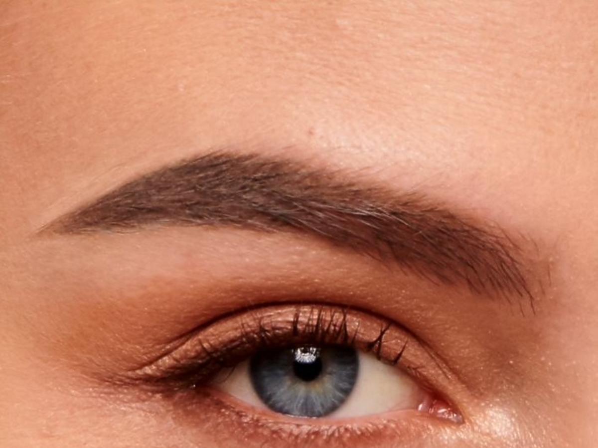 BENEFIT COSMETICS pomada do brwi POWmade - efekty
