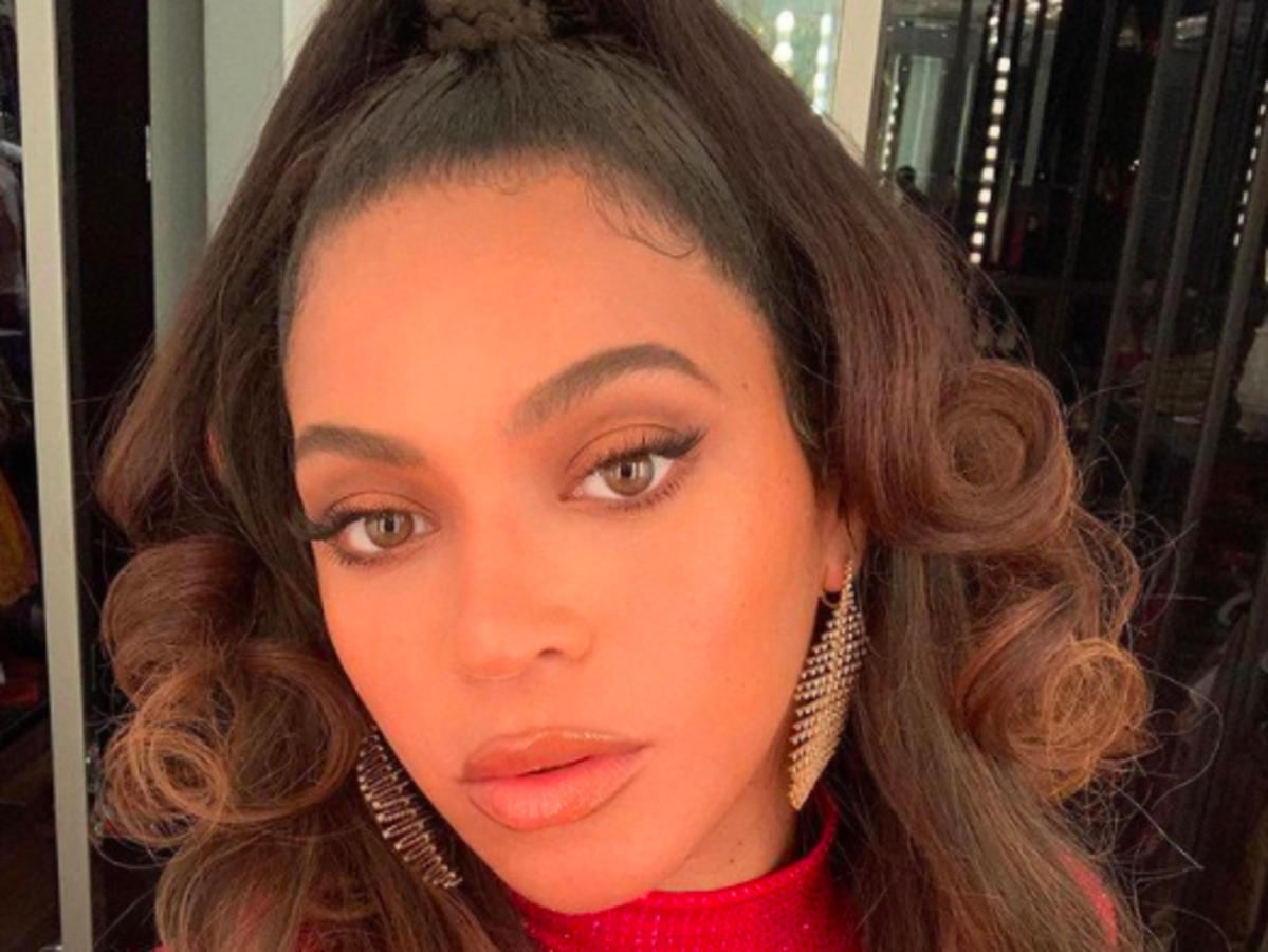 Beyonce o owalnej twarzy w modnej fryzurze