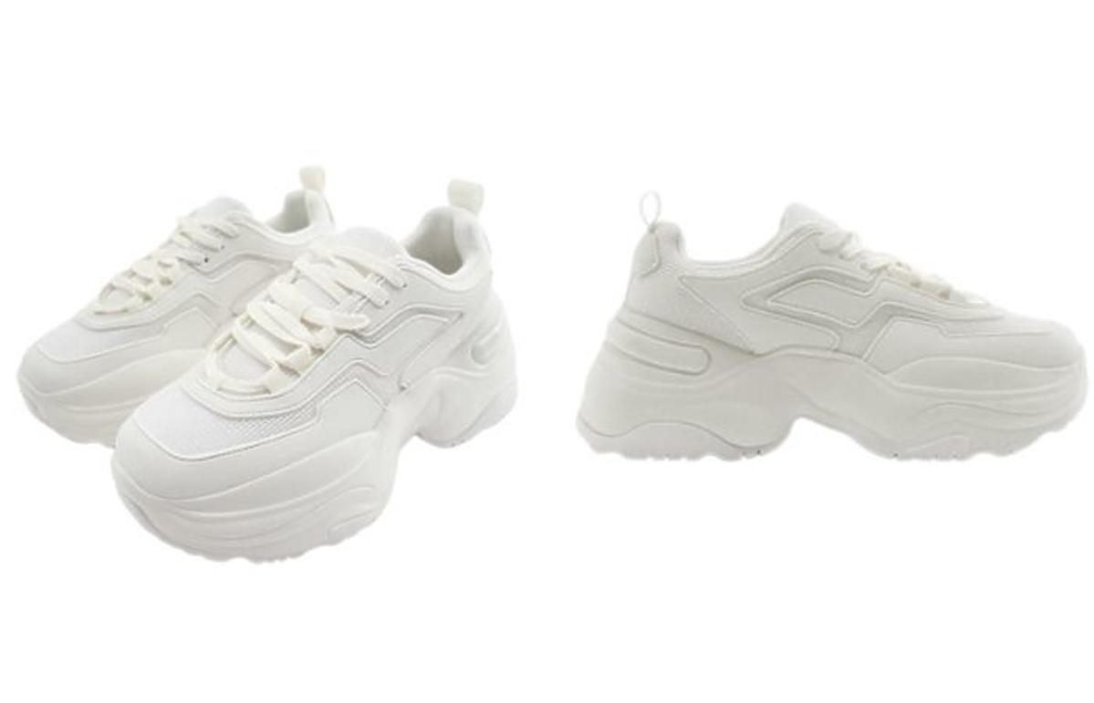 białe sneakersy w stylu Halejcio z Zary