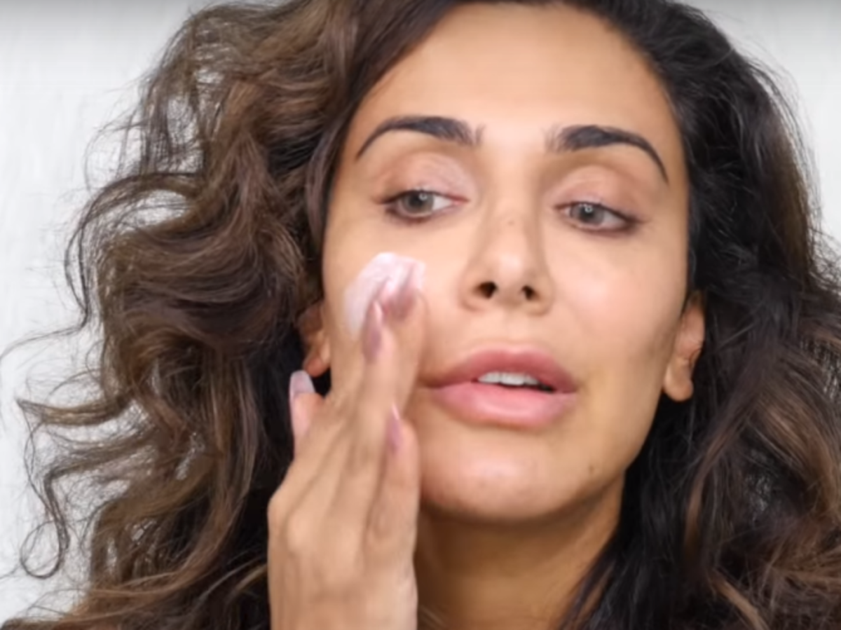 blogerka Huda Beauty testuje dziwne primery do twarzy