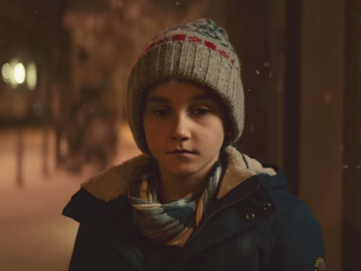 chłopiec w świątecznej reklamie Allegro