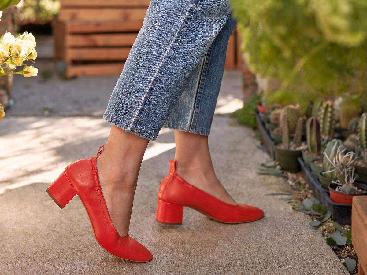 czerwone buty na obcasie 