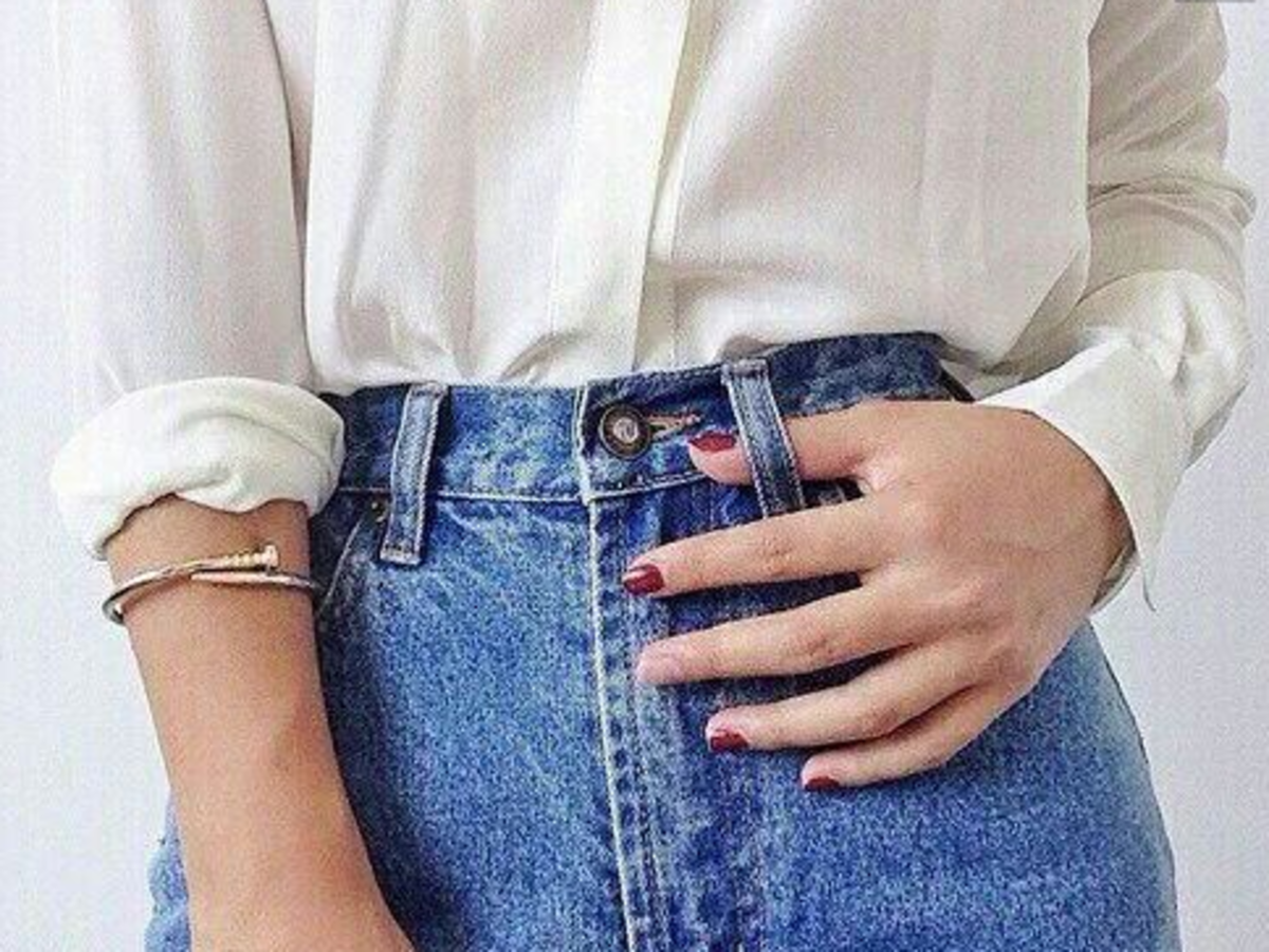 Dziewczyna w spodniach mum jeans / zdjęcie Pinterest