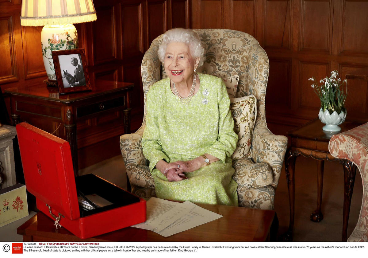Ekspert podaje warunki abdykacji królowej Elżbiety II
