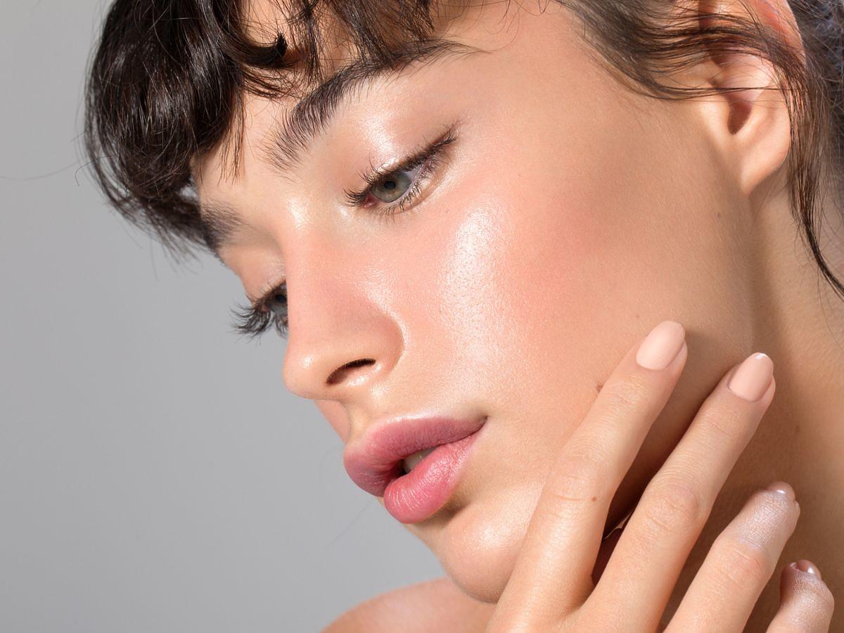 Francuskie serum z kwasem hialuronowym przedłuża trwałość makijażu! Głęboko nawilża i daje efekt "glow"