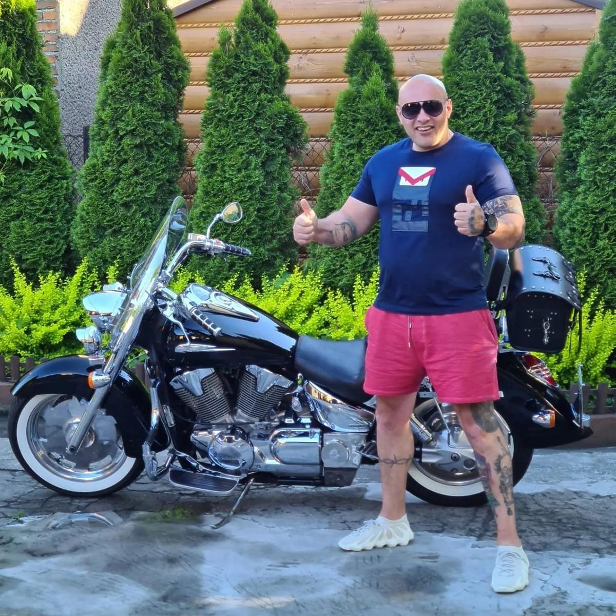 Gogglebox: Dominik Abus z motocyklem