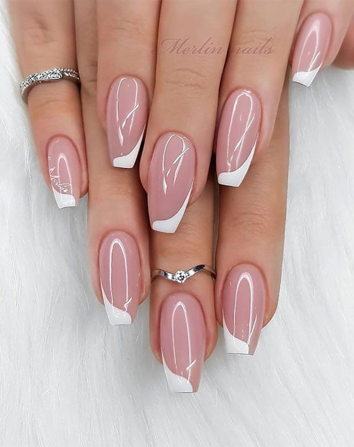 Modne paznokcie jesień 2020 french manicure