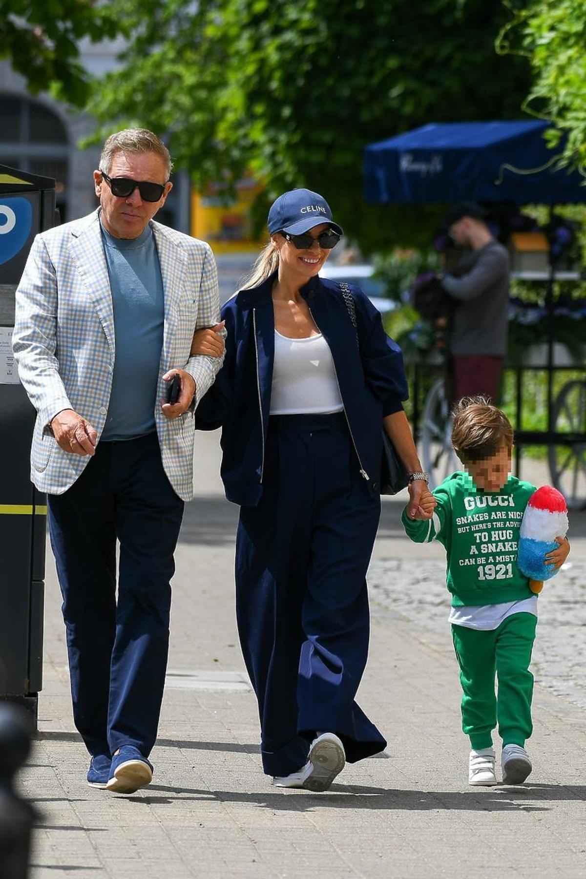 Izabela Janachowska spaceruje z mężem i synkiem