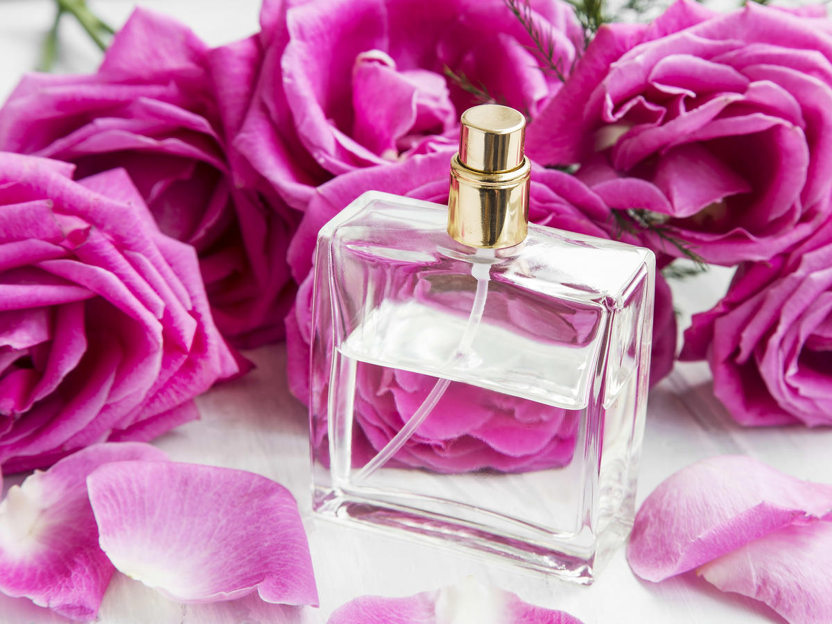 Jak przedłużyć zapach perfum?