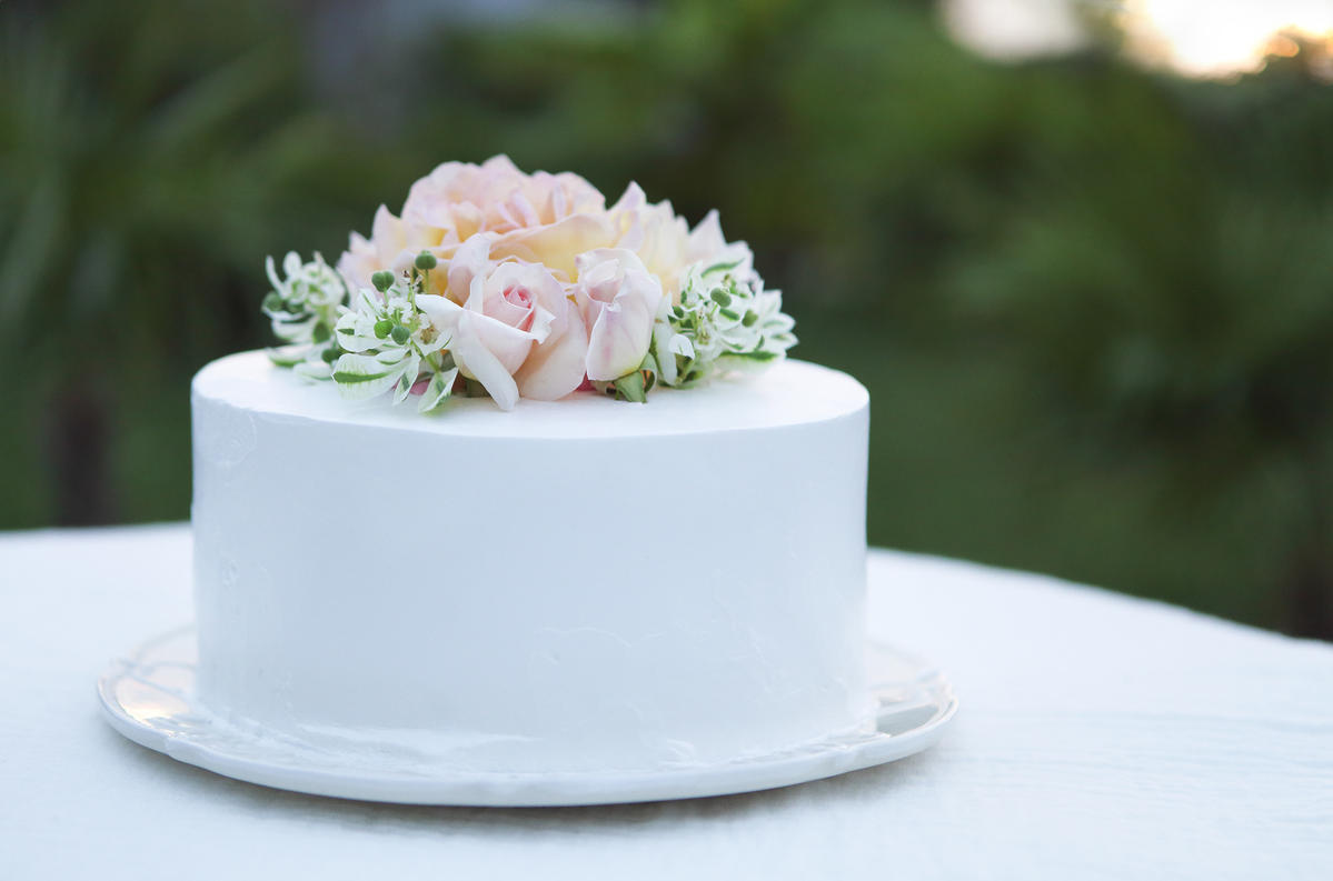 Jednopoziomowy tort ślubny 